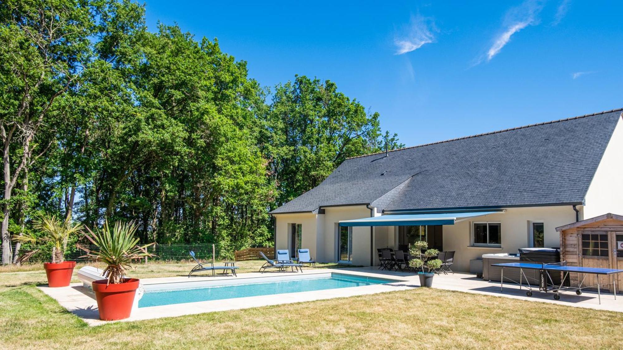 La Seigneurie -piscine & Hébergement de vacances